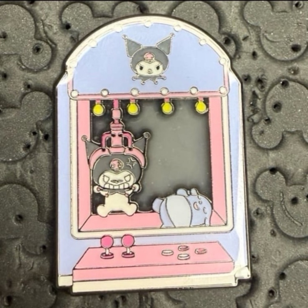 Loungefly Sanrio Hello Kitty & Friends Claw Machine Blind Box Pin - Kuromi